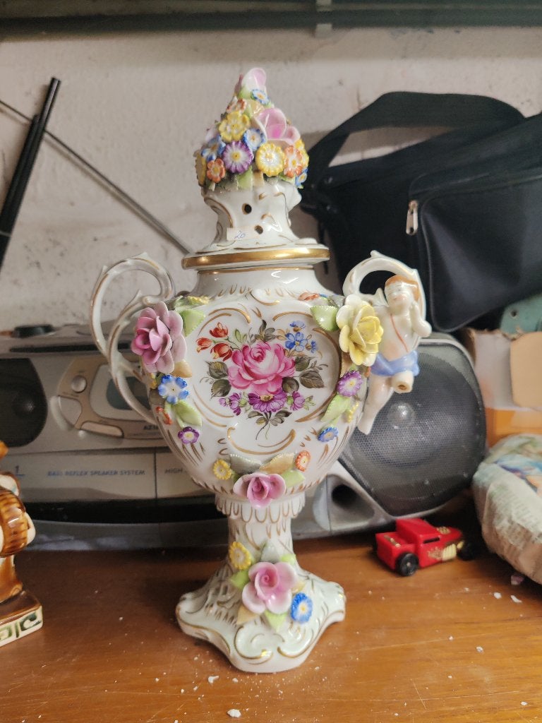 Vase en porcelaine, Enlèvement