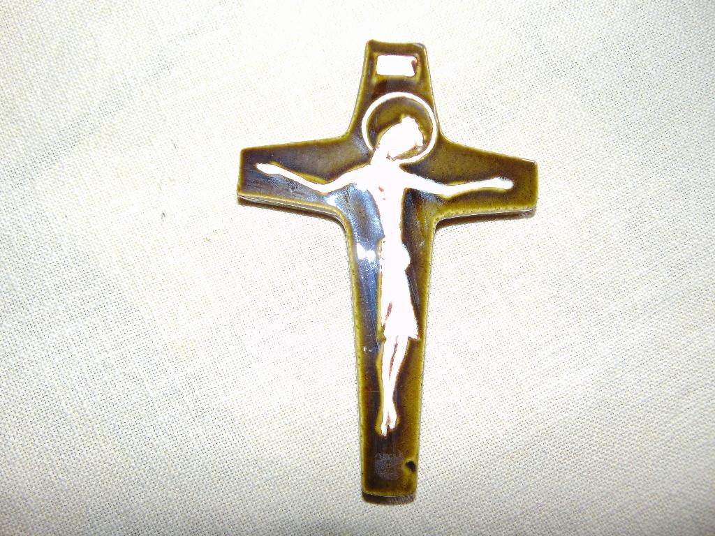 Kruisbeeldje in keramiek, Antiek en Kunst, Ophalen of Verzenden