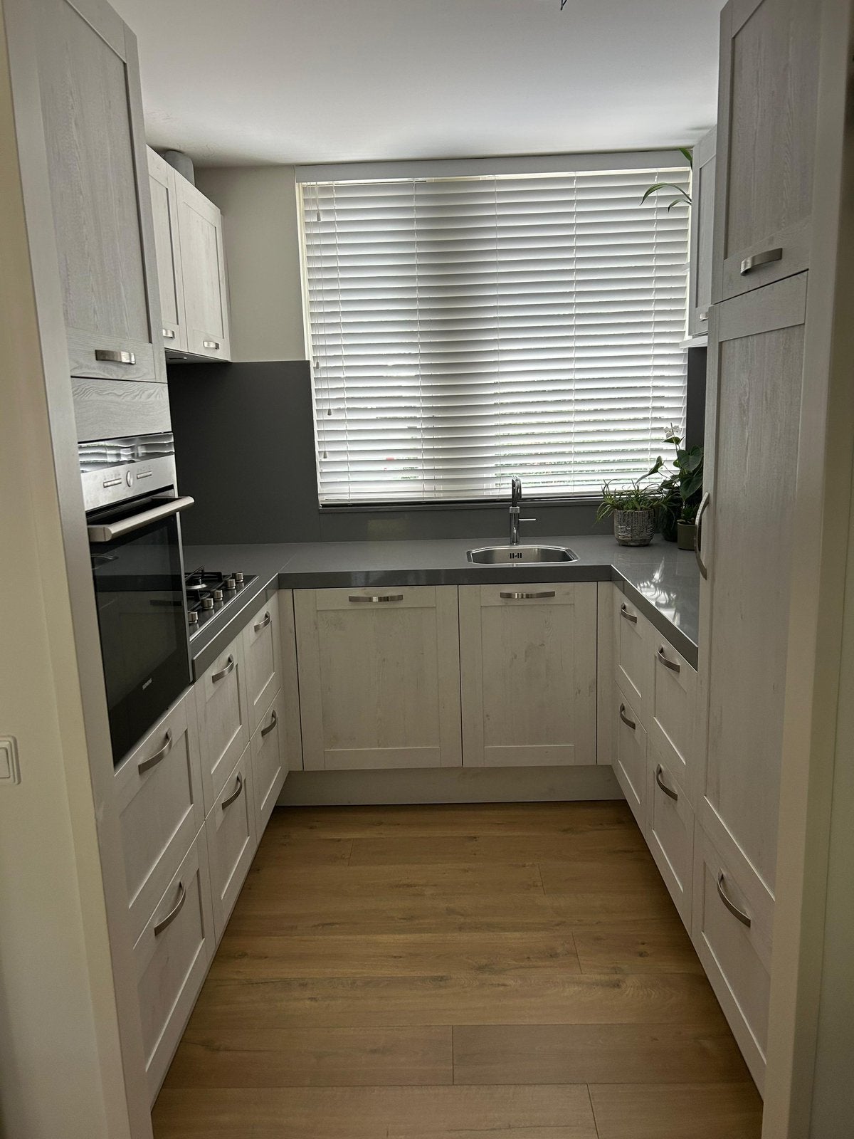 Keuken (Omgeving Tilburg, Nederland), Enlèvement, Comme neuf, Composite, Cuisine en U