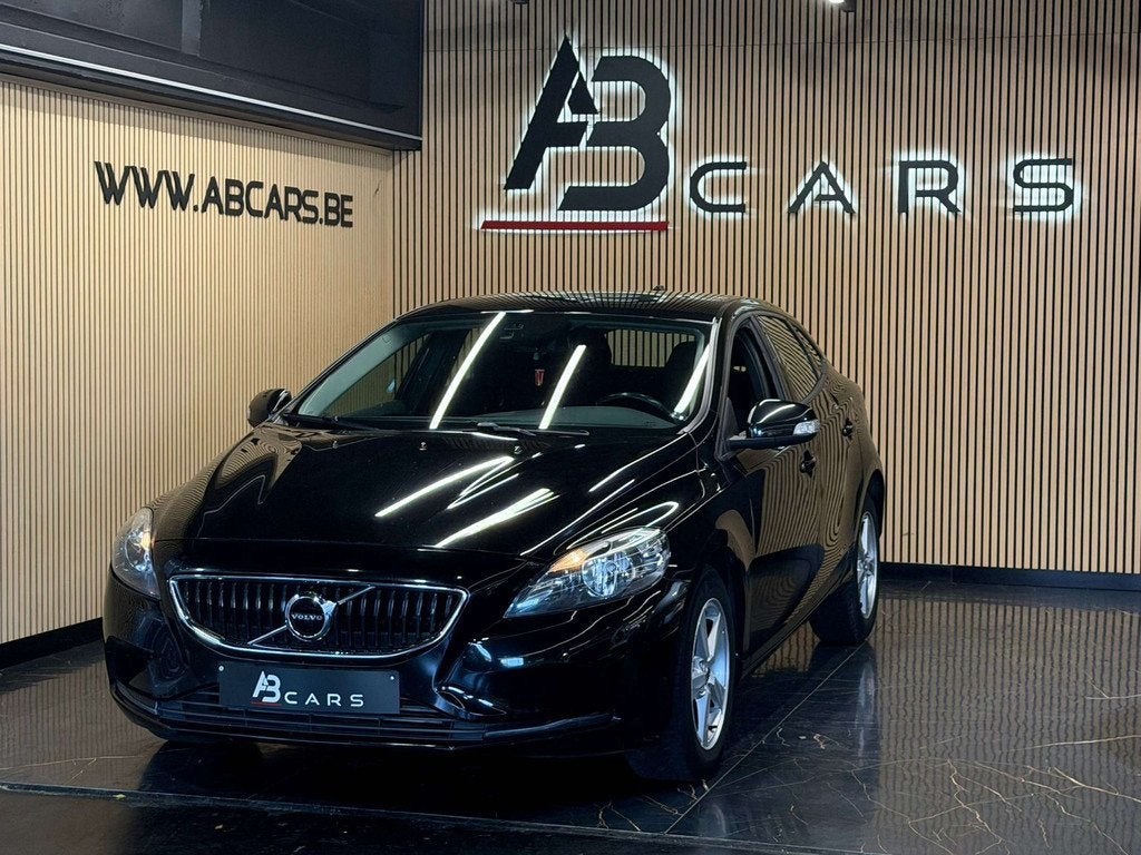 Volvo V40 2.0D * TRES PROPRE * (bj 2017), Auto's, Volvo, Gebruikt, 4 cilinders, 1969 cc, Bedrijf