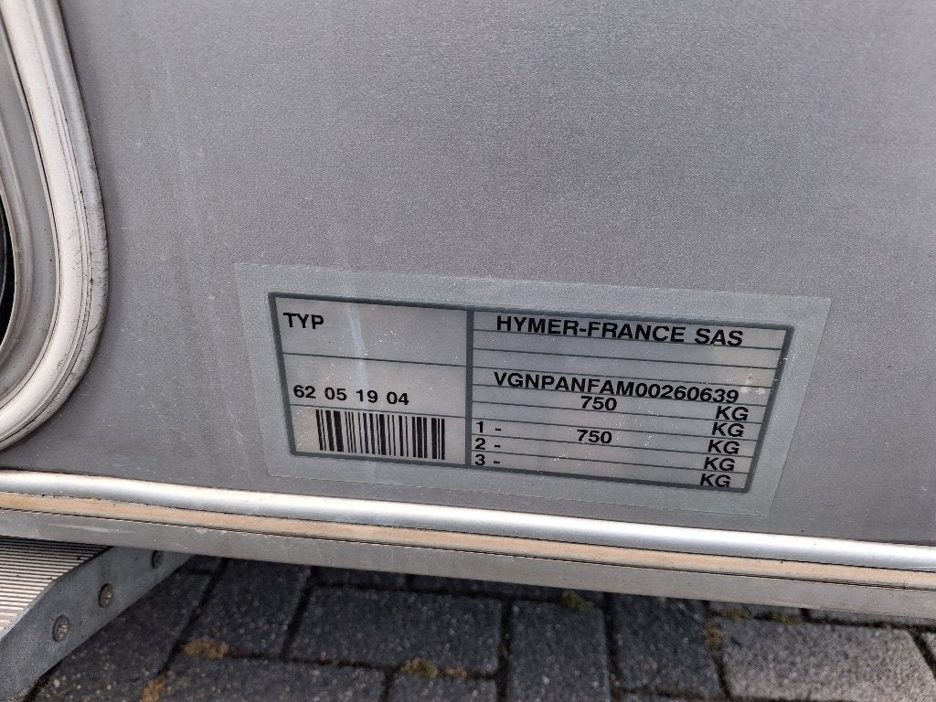 Keurige Eriba Familia 310 GT '05 met voortent/ luifel 750KG, Vast bed, Tot en met 3, Particulier, Schokbreker