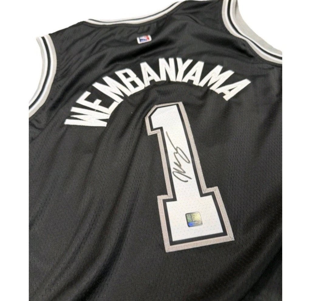 Victor Wembanyana shirt gesigneerd, Verzamelen, Sportartikelen en Voetbal, Ophalen of Verzenden, Nieuw, Shirt