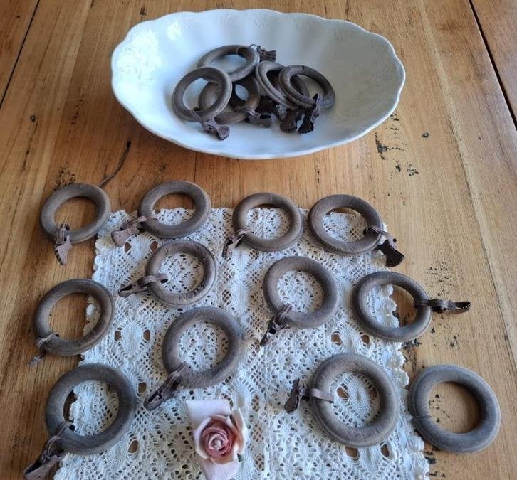 Lotje oude houten gordijnringen en klemmetjes, Enlèvement ou Envoi