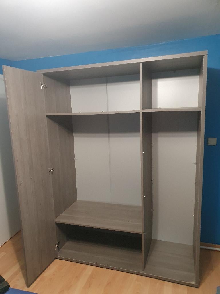 Garde robe a donner, Enlèvement, Utilisé