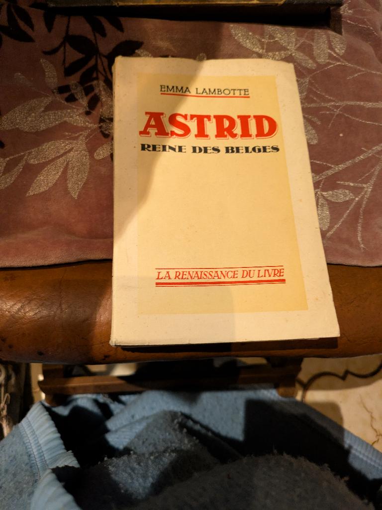 Astrid, Ophalen of Verzenden, Zo goed als nieuw, Tijdschrift of Boek