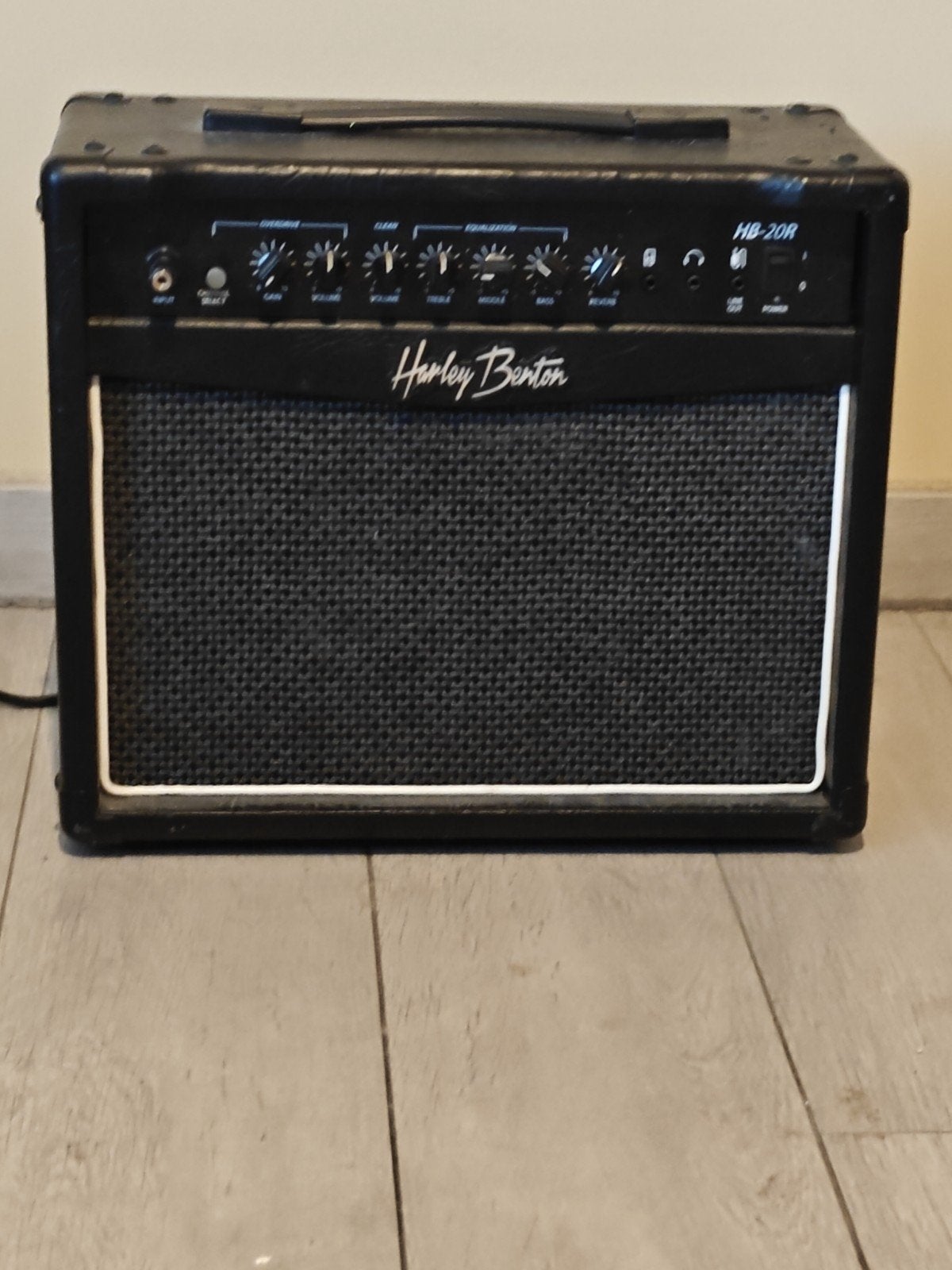 Harley Benton gitaarversterker, Muziek en Instrumenten, Versterkers | Bas en Gitaar, Ophalen