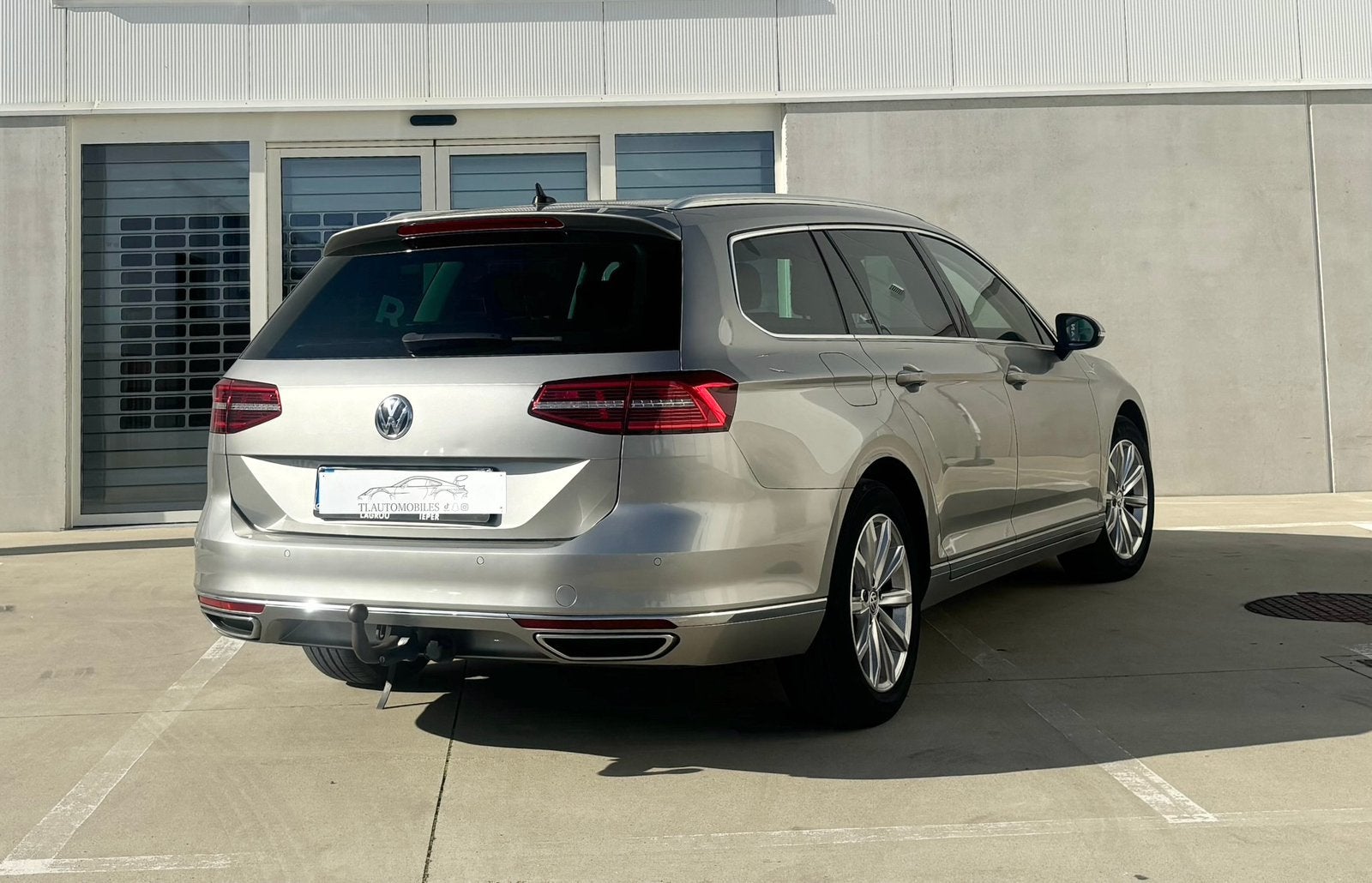 AUTOMATIQUE VOLKSWAGEN PASSAT 1.6 TDI, Auto's, 4 cilinders, 1600 cc, Bedrijf, 5 deurs
