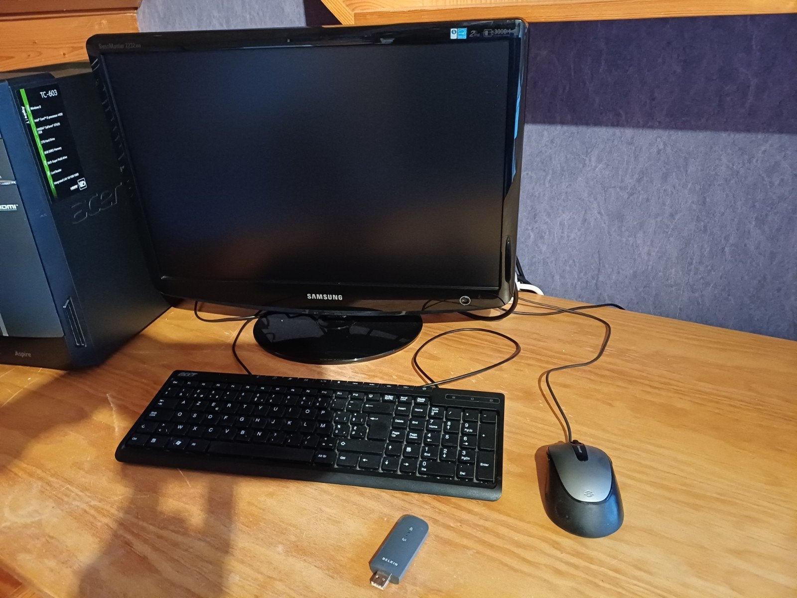 Écran, clavier, souris et clé sans fil. Tout fonctionne., Enlèvement