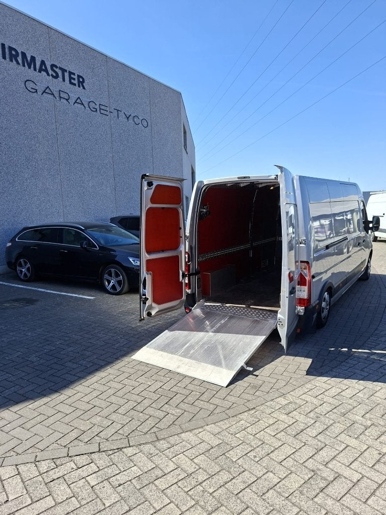 Renault Master L3H2 2.3 dCi 130 — laadbrug - BTW wagen, Autos, Argent ou Gris, Achat, 207 g/km, Euro 6