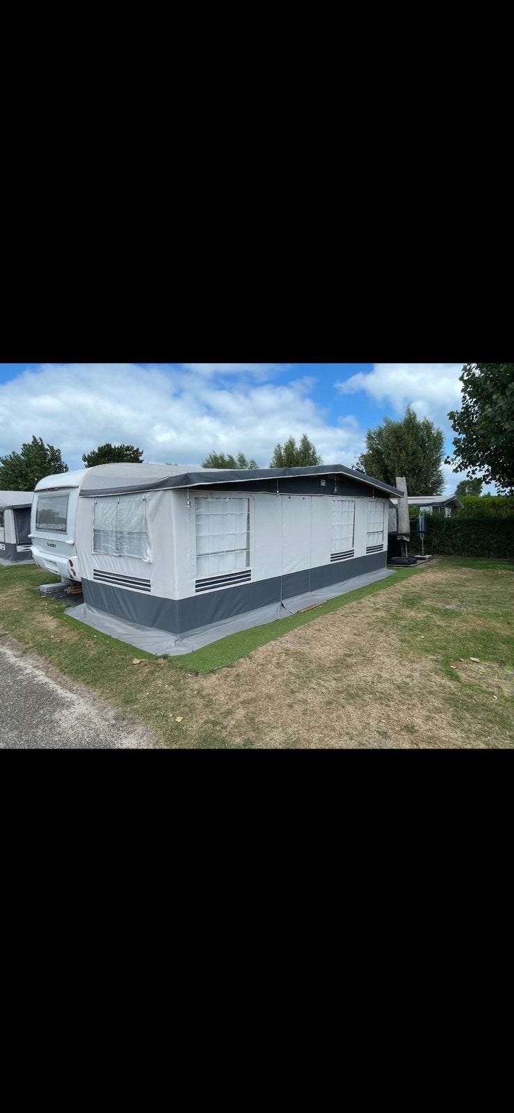 Caravan met voortent en staanplaats, Caravans en Kamperen