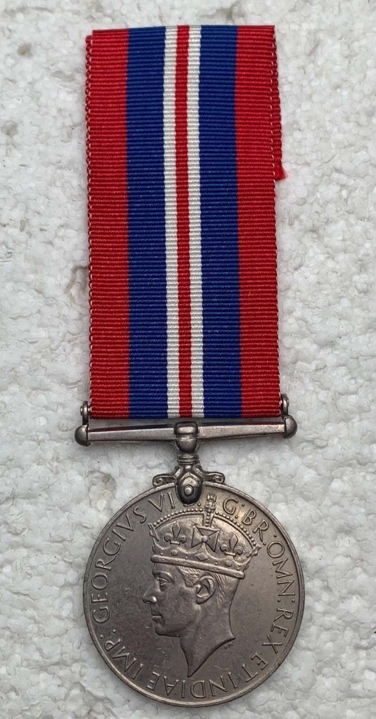 Medaille, Groot-Brittannië War medal 1939-45, WO2, ZG, Verzamelen, Ophalen of Verzenden, Landmacht, Lintje, Medaille of Wings