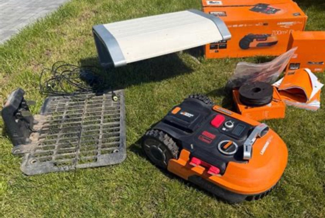 Worx Landroid M700 + ACS + garage, Tuin en Terras, Robotmaaiers, Ophalen, Gebruikt, Met regensensor
