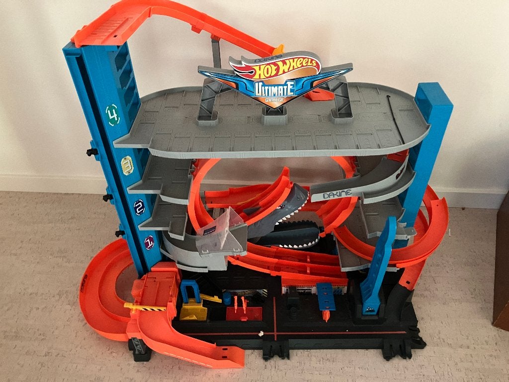 hot wheels ultimate garage met haai, Ophalen, Racebaan, Zo goed als nieuw, Hot Wheels
