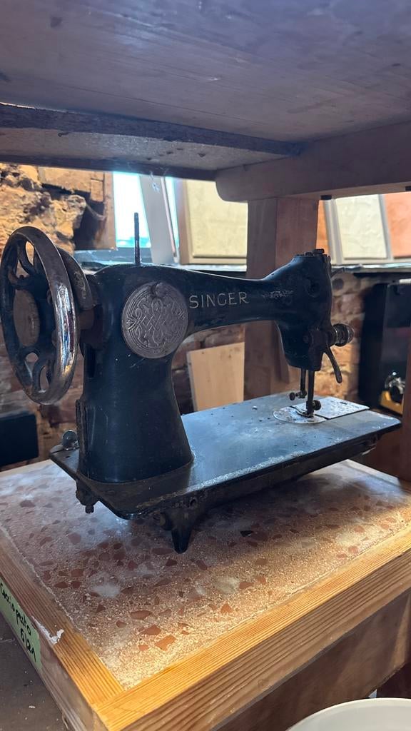 Vintage Singer sewing machine – antique cast iron – decor, Antiek en Kunst, Antiek | Naaimachines, Ophalen