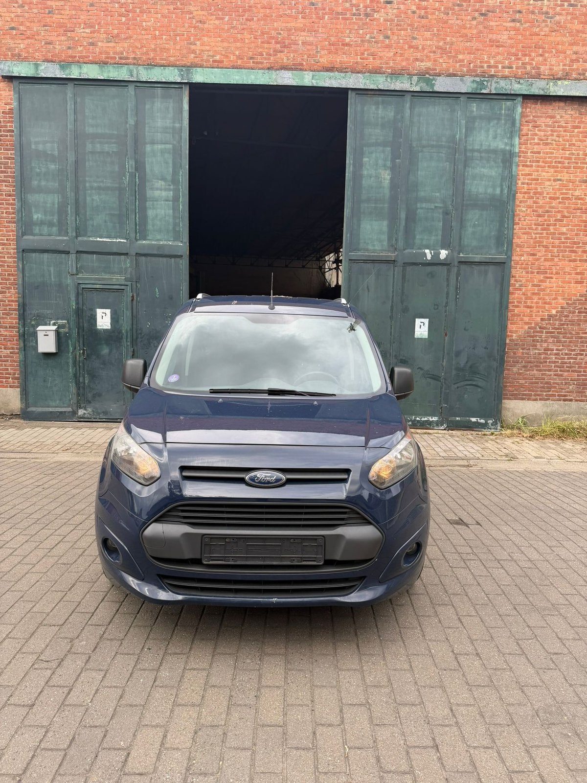 Ford tourneo connect (2017) te koop!, Auto's, Voorwielaandrijving, Electronic Stability Program (ESP), Blauw, Bedrijf