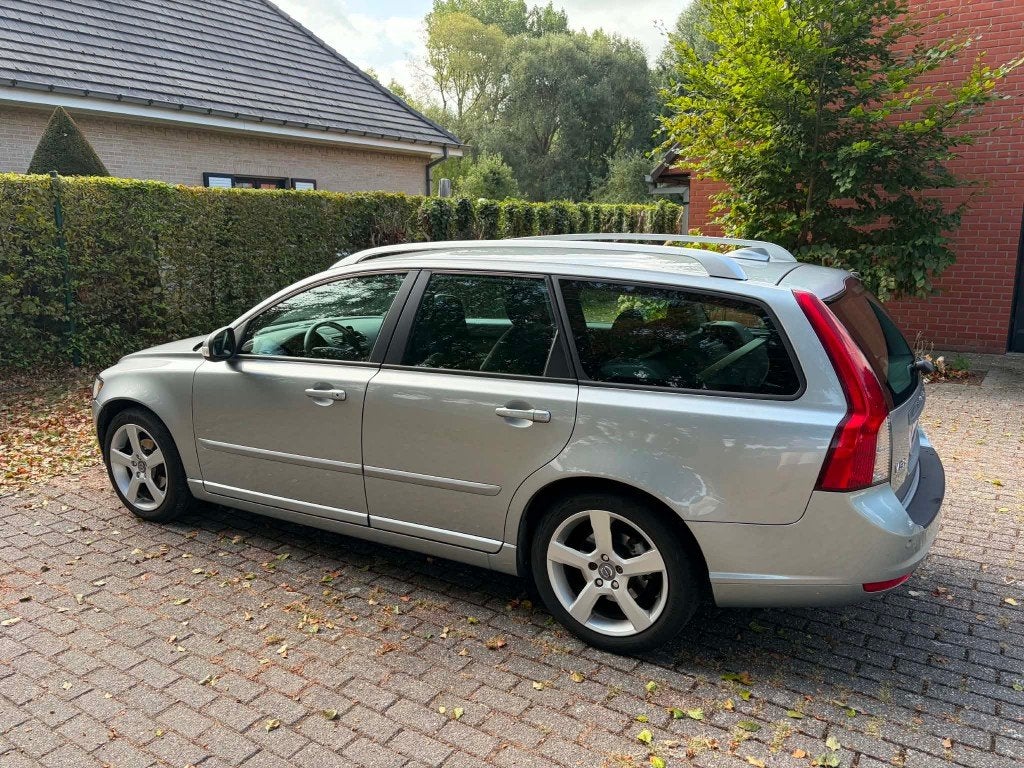 Volvo V50 1.6D 114 ch - 2011 - 150 000 km, Autos, Volvo, Cuir, Achat, Beige, Système audio