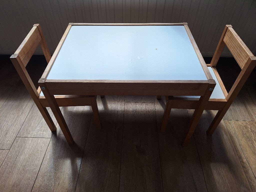 1 table et 2 chaises enfants LATT, Enlèvement, Utilisé, Autres types