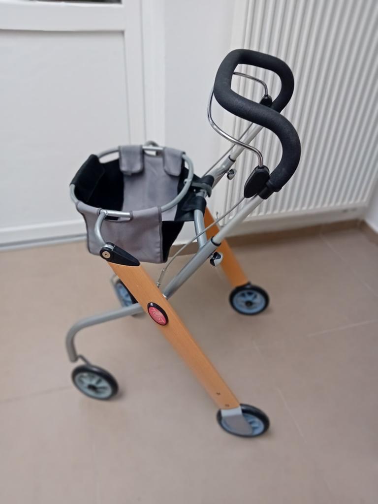 Le déambulateur rollator d'intérieur est extrêmement maniabl, Enlèvement, Pliable