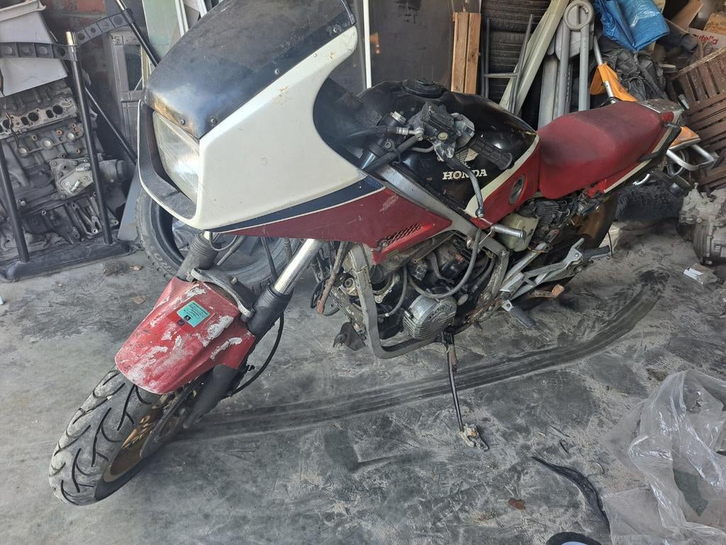 Honda 750 vfv uit 1986 90cv te restaureren met papier, Motoren, Ophalen of Verzenden