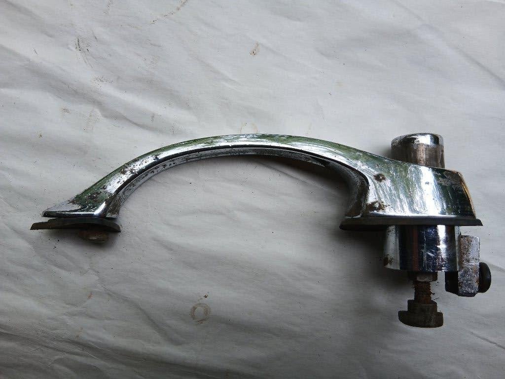 POIGNEE PORTIERE VOITURE MERCEDES ANNEES 60., Enlèvement, Utilisé, Pièces Oldtimer ou Ancêtre, Porte