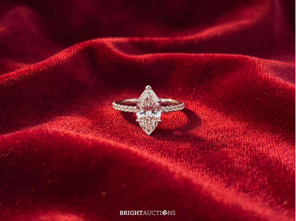 Witgouden solitaire ring met een grote marquise diamant van, Bijoux, Sacs & Beauté, Bagues, Diamant, Niet ingevuld, Or, Enlèvement