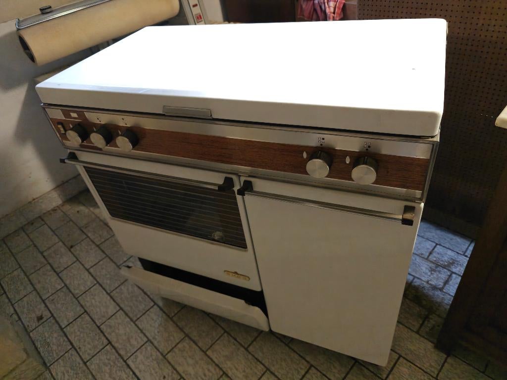 SMEG fornuis, Elektronische apparatuur, Fornuizen, Ophalen, Gebruikt, 4 kookzones, Gas