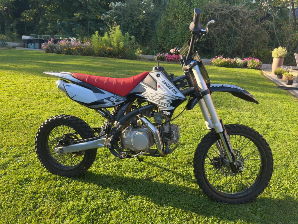 Apollo PRO RFZ PITBIKE 140cc 17” 4 takt, Fietsen en Brommers, Zo goed als nieuw, 4 versnellingen, Ophalen, 140 cc