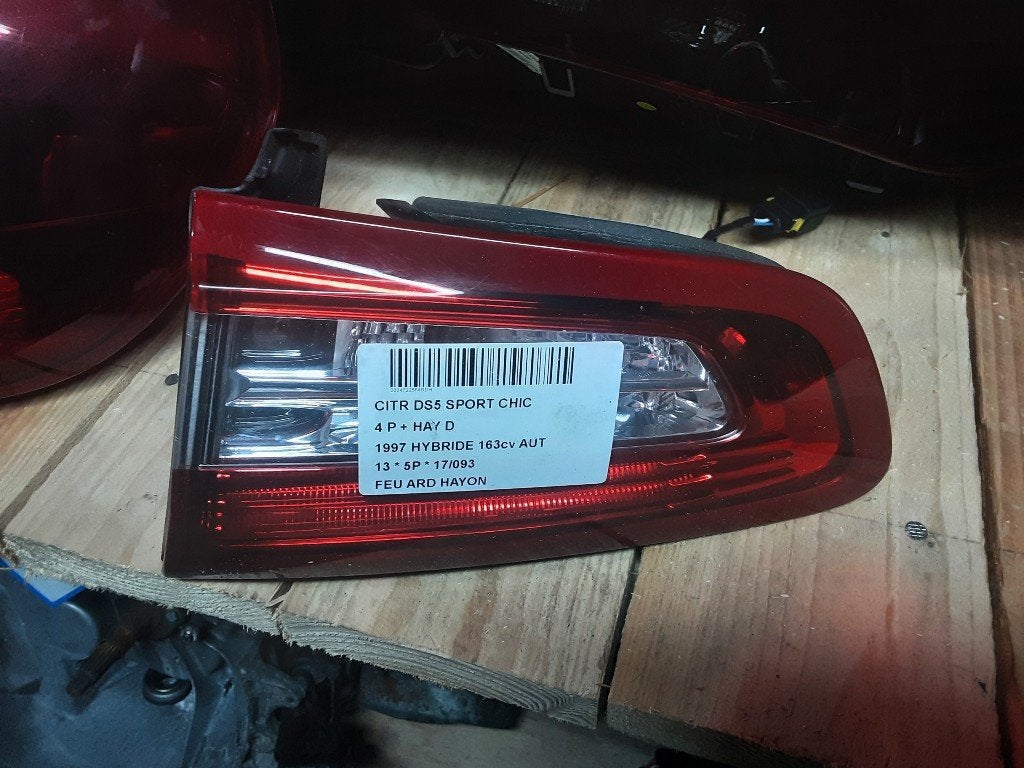 PANNEAU ARRIÈRE DROIT AVEC LAMPE Citroën DS5 (KD / KF), Citroën, Mevr. I. Hauben, Utilisé, Rue de l'Espoir 34 34
4030  GRIVEGNÉE, BE