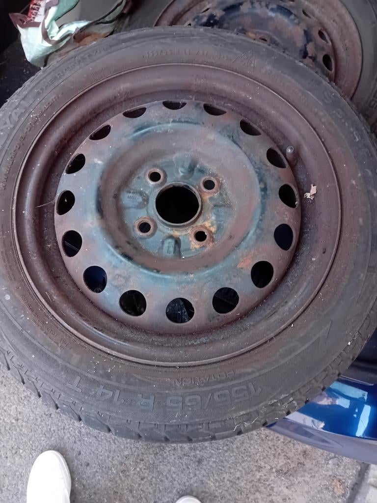 Pneus a ventre, Ophalen