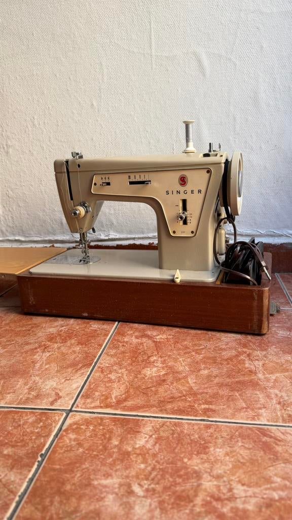 Singer 237 naaimachine met toebehoren, Antiek en Kunst, Ophalen