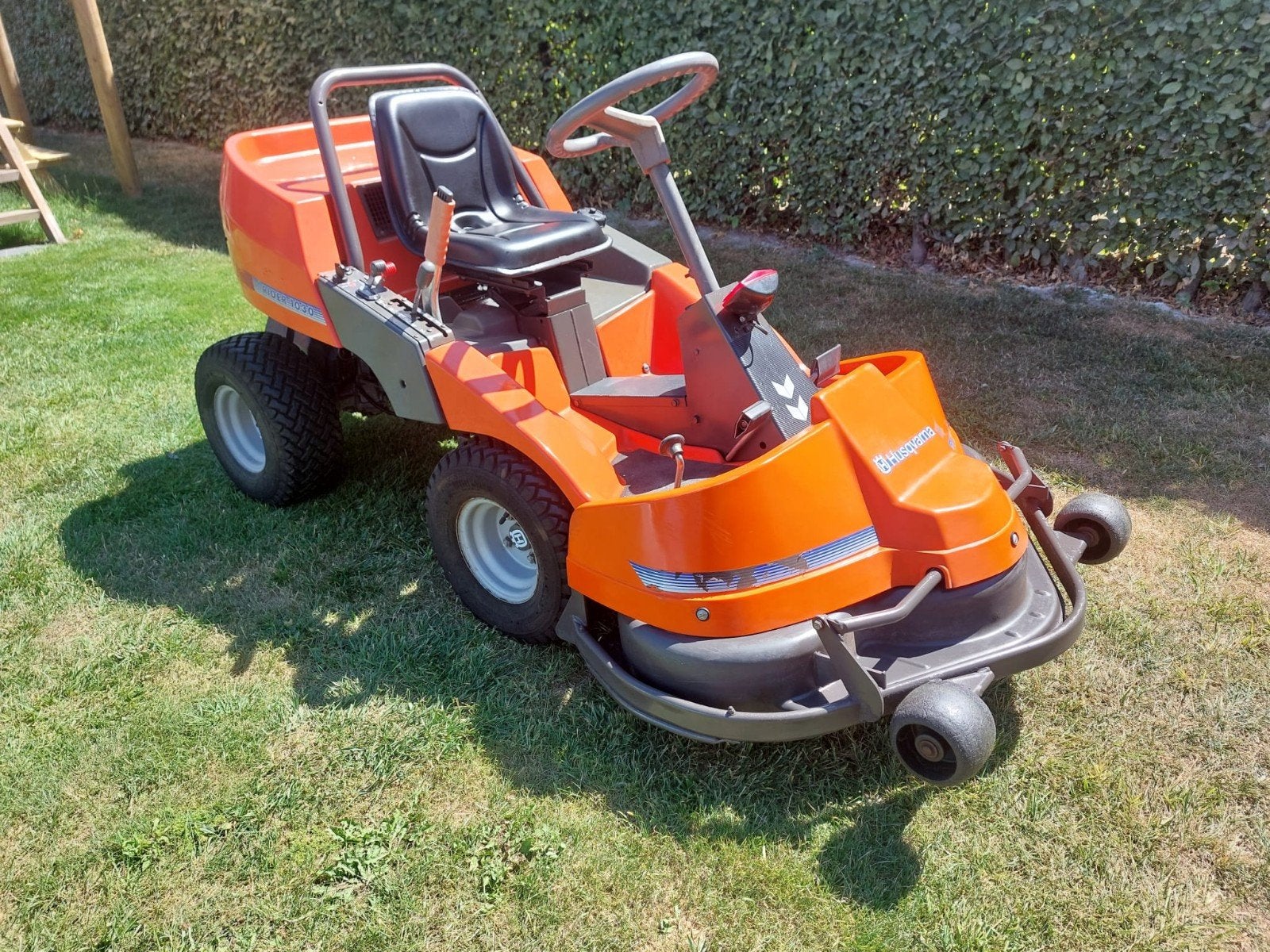 zitmaaier husqvarna rider 18pk 2 cilinder vanguard pro, Enlèvement ou Envoi, Démarrage électrique, Comme neuf, 90 à 120 cm