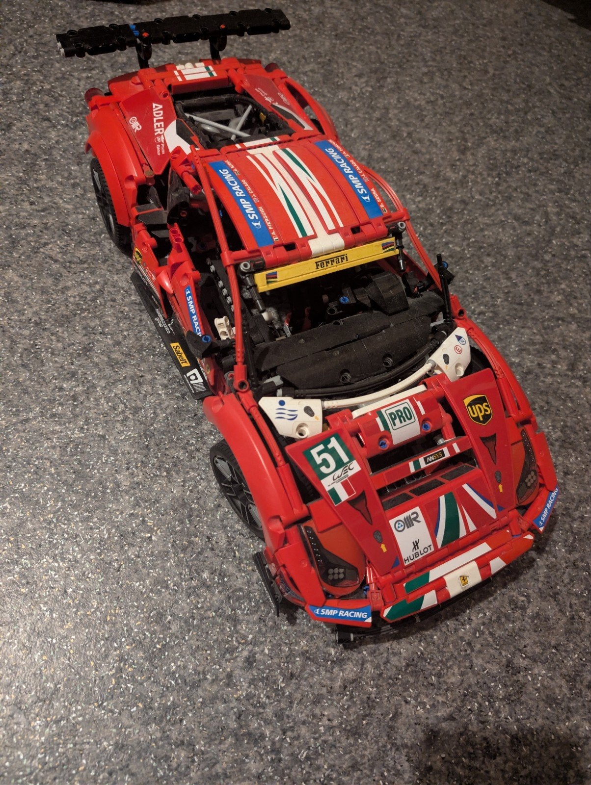 Lego Technic Ferrari 488 GTE, Enlèvement