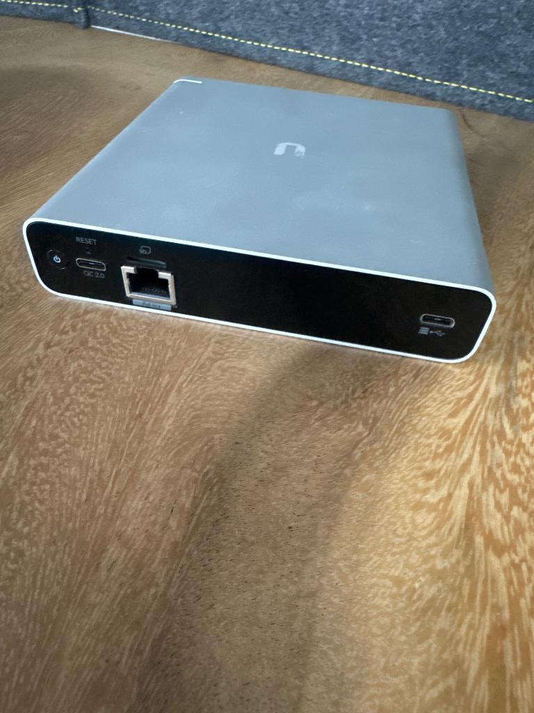 Unifi cloud key+, Computers en Software, Netwerk switches, Ophalen, Gebruikt