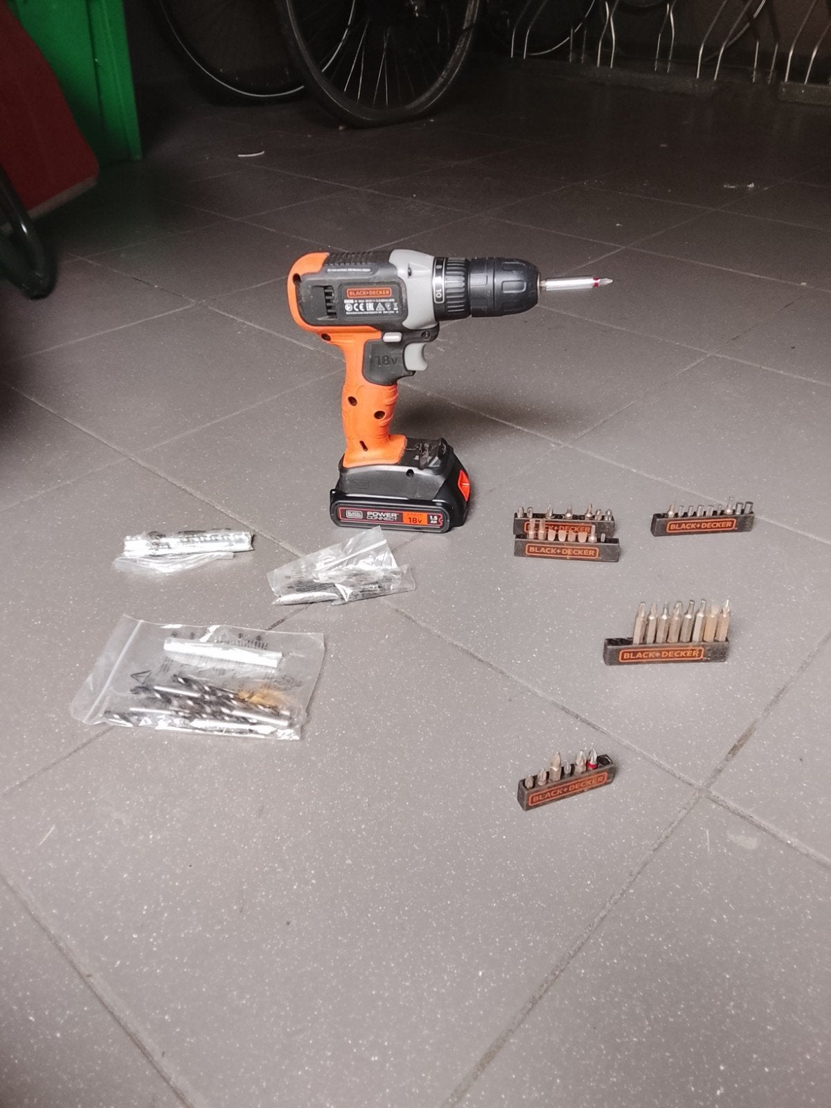 Vijsmachine black+ Decker met alle wisselstukken, Doe-het-zelf en Bouw, Gereedschap | Boormachines, Ophalen