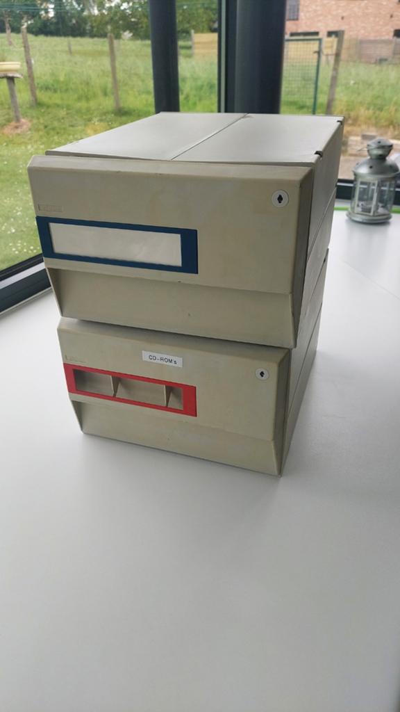 Boîte de rangement pour disquettes et CD-ROM, Enlèvement