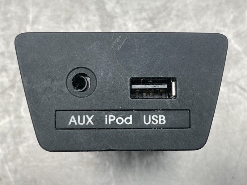 PORT AUX/USB Hyundai iX35 (LM) (|961102S000TAN|), Hyundai Motor Deutschland GmbH, Kaiserleipromenade 5
63067  Offenbach am Main, DE
