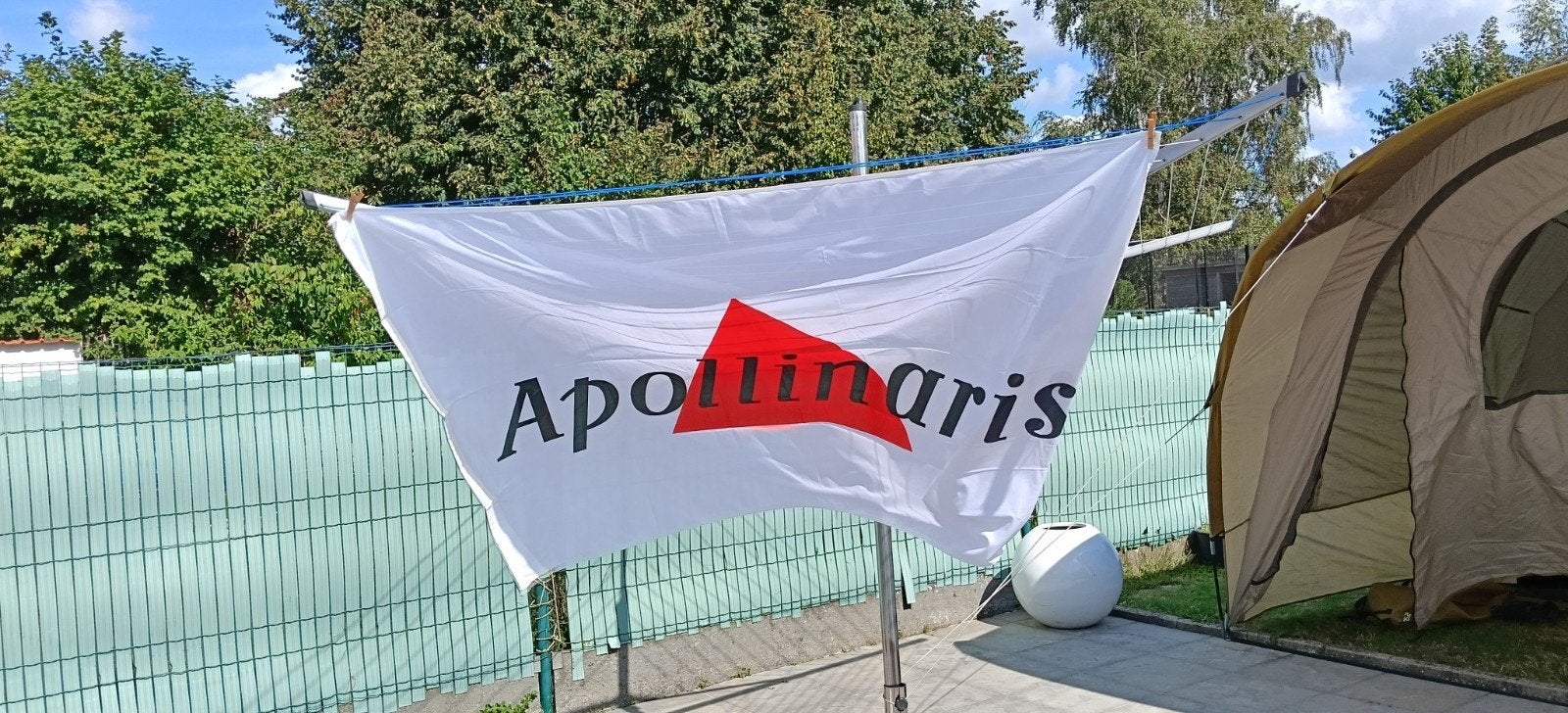 Reclame, vlag Apollinaris. Nieuw. H1m15 x L 1m80., Ophalen of Verzenden