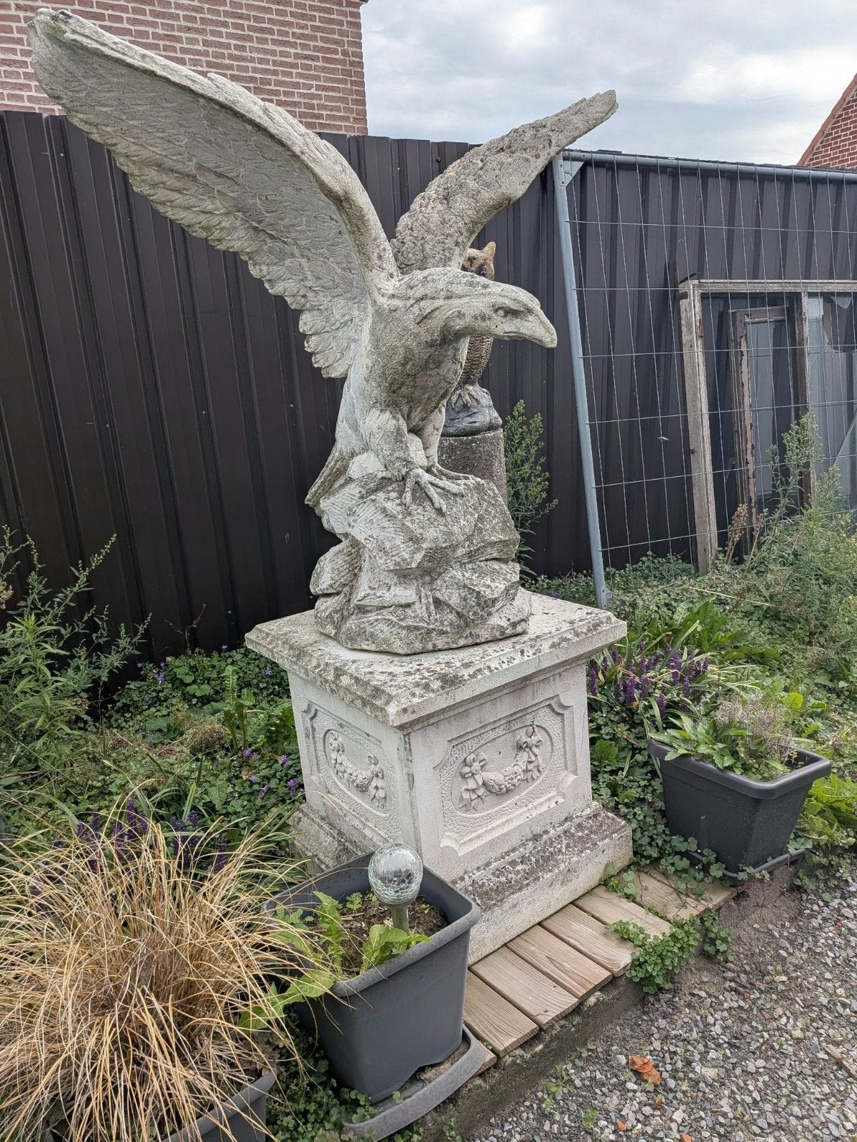 Arend op zuil stenen beeld, Ophalen, Steen, Dierenbeeld