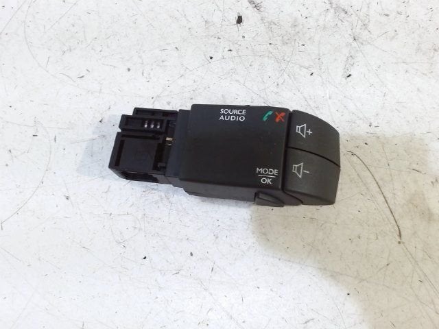 Radio bediening Renault Twingo, Auto diversen, Autoradio's, Ophalen of Verzenden, Van der Ven Autorecycling B.V., Onderdelen@venauto.nl