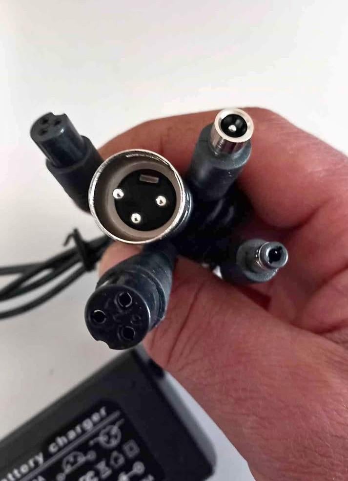 Oplader elektrische fiets of step, Vélos & Vélomoteurs, Accessoires vélo | Batteries de vélo, Enlèvement ou Envoi