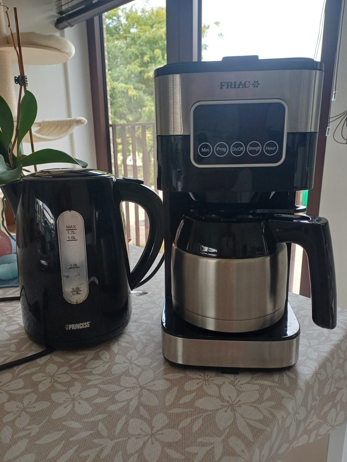 Ensemble de cafetière et bouilloire de la marque Friac and P, Electroménager, Enlèvement ou Envoi, Utilisé