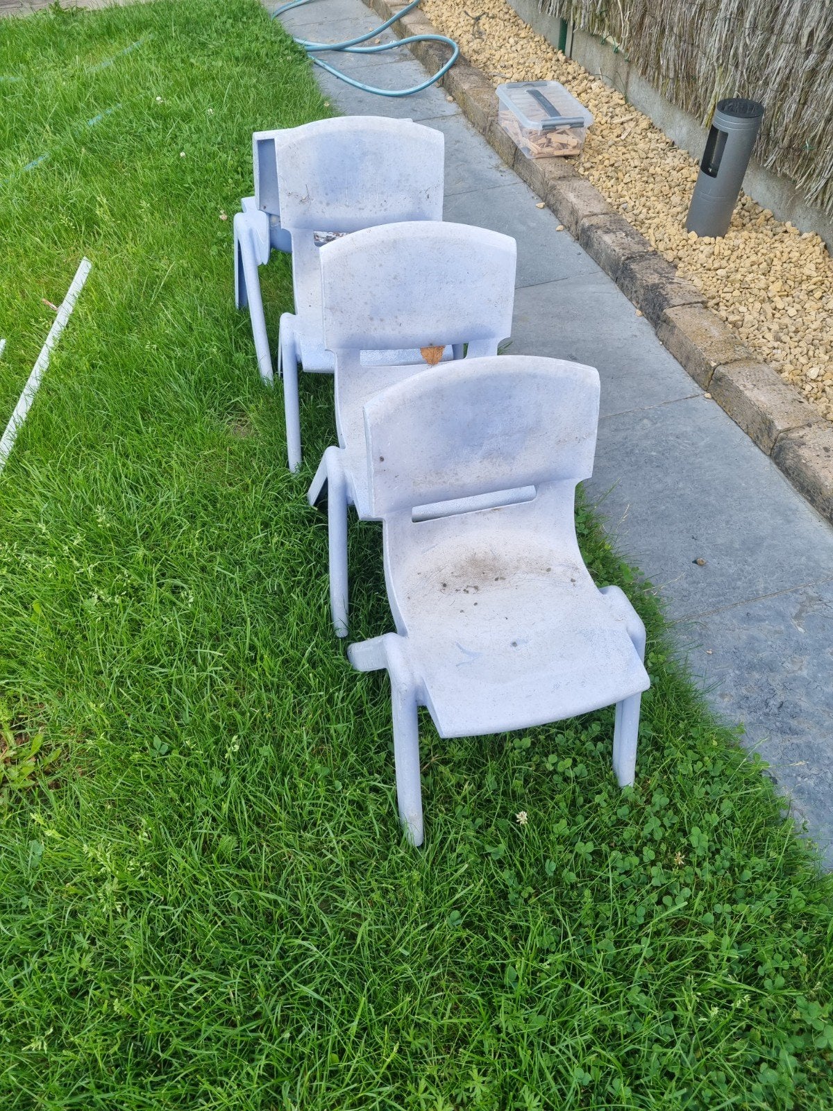 Kinderstoelen voor tuin 4, Ophalen