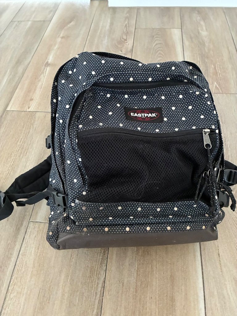 Rugzak eastpak, Handtassen en Accessoires, Tassen | Rugtassen, Ophalen, 25 tot 40 cm, Zo goed als nieuw, 30 tot 45 cm
