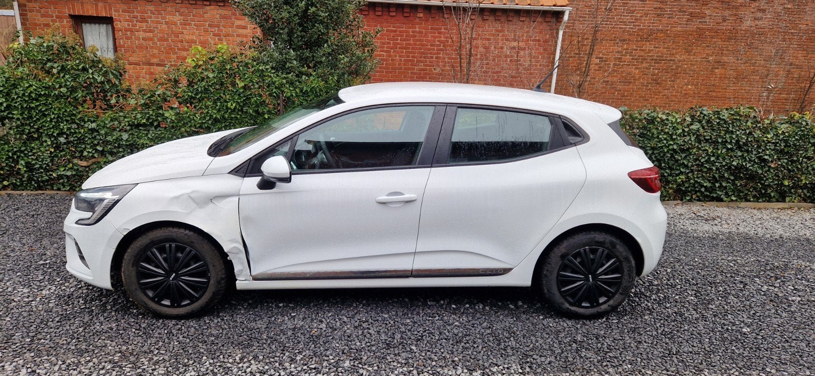 Renault clio v 1.0 benzine bj 2021 54000km met schade, Autos, Achat, Euro 6, Entreprise, Boîte manuelle