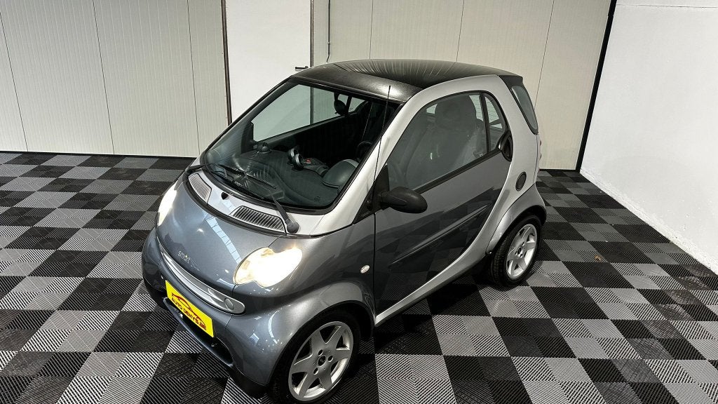 Smart ForTwo Coupe AUTOMATIQUE à partir de 2004 137 000 km, Autos, Smart, Argent ou Gris, Achat, Entreprise, 990 kg