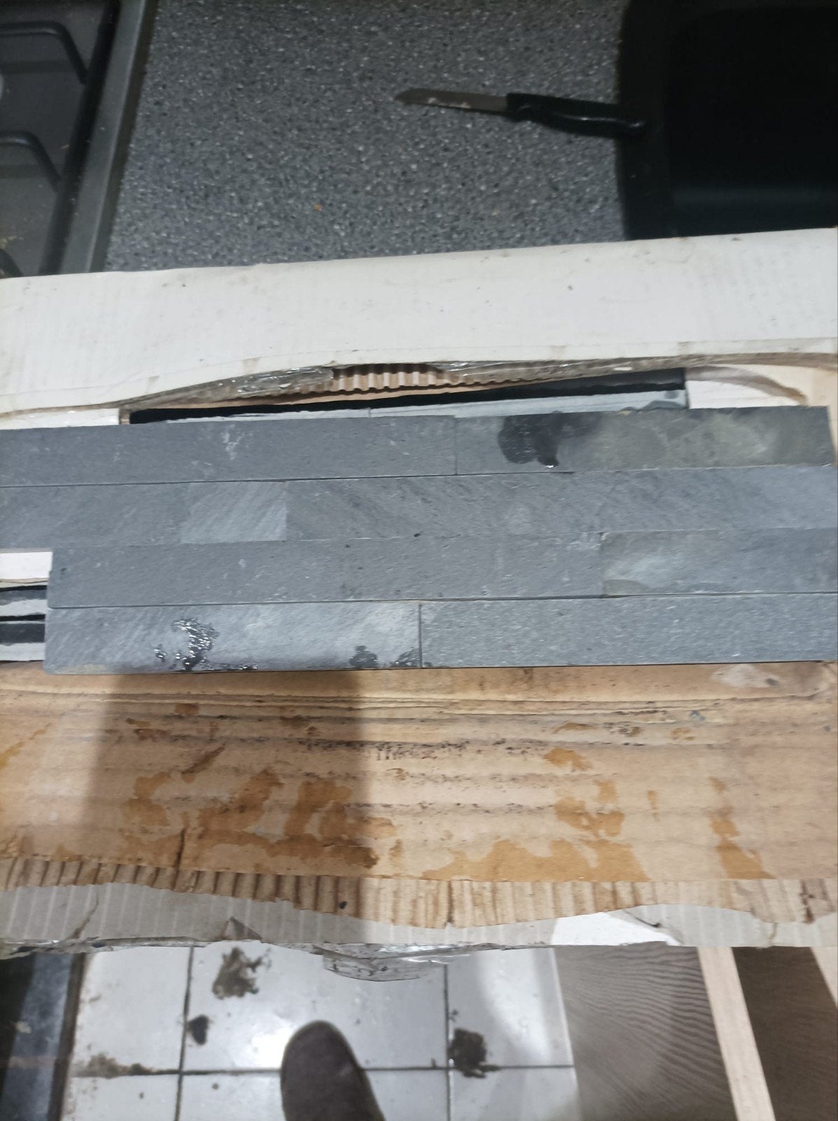parket et pierre bleu face neuve, Enlèvement ou Envoi