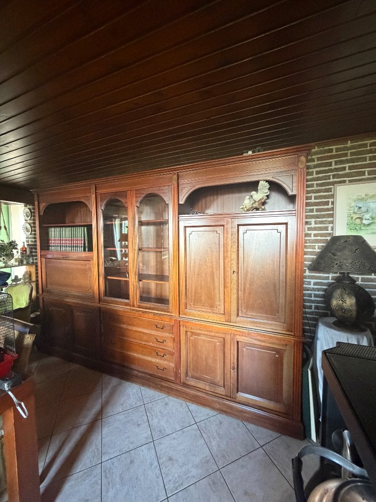Aurora kast, Ophalen