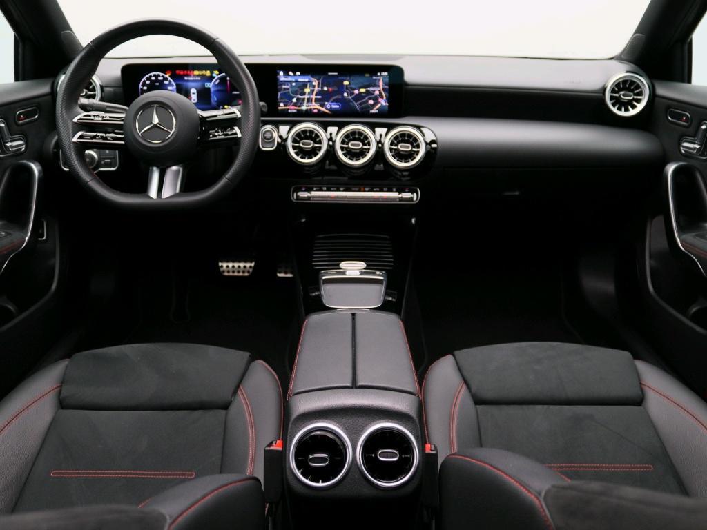 Mercedes-Benz A-klasse 250 e STAR EDITION + AMG LINE + PANO, Auto's, 4 deurs, Stof, Gebruikt, Zwart