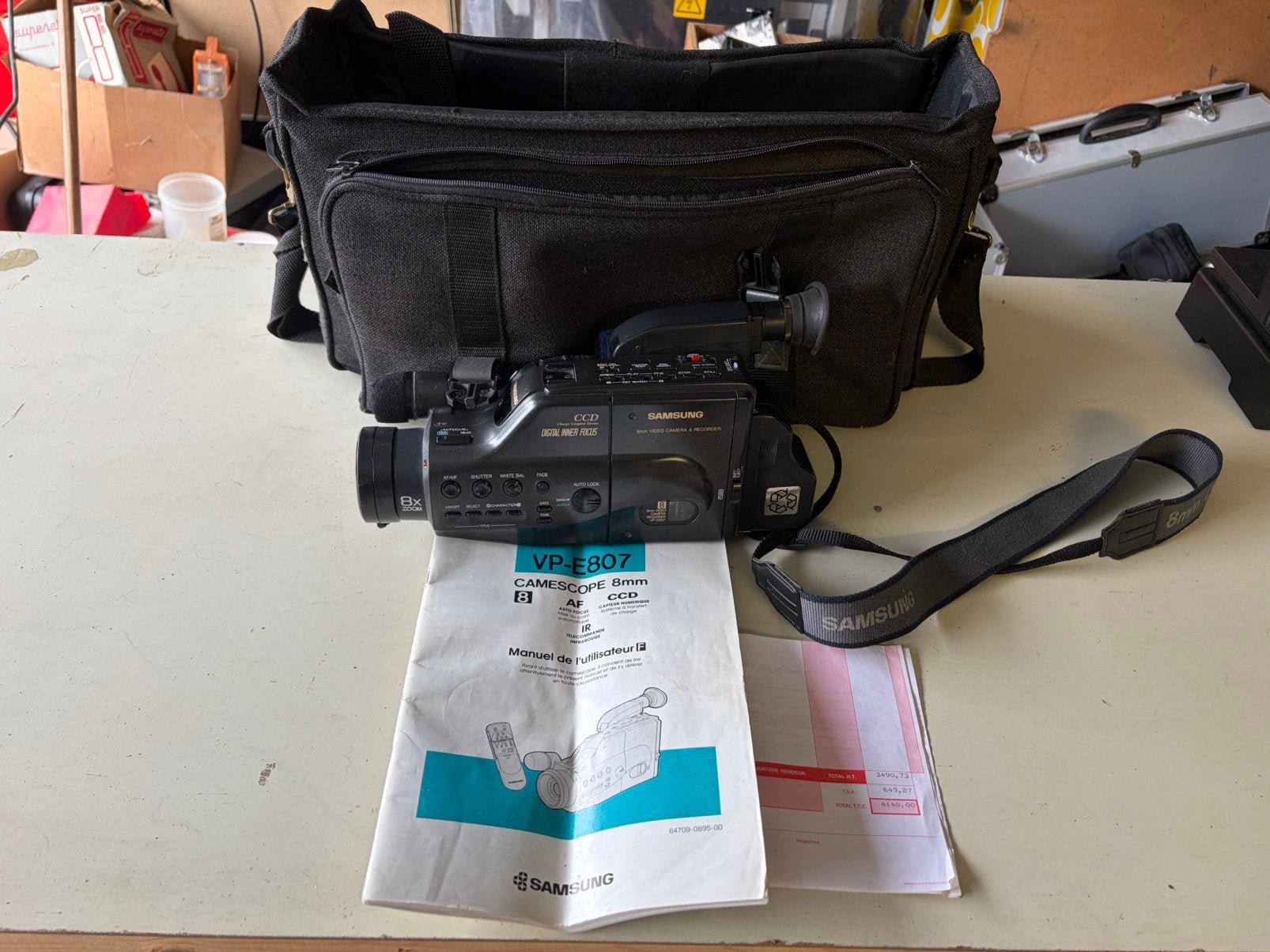 Caméscope 8mm Samsung VP-E807 – Sacoche + Manuel et facture, TV, Hi-fi & Vidéo, Enlèvement ou Envoi