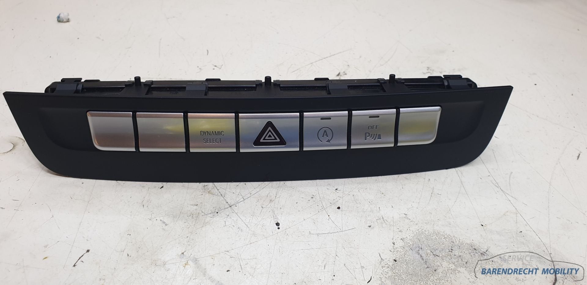 Barre de boutons interrupteurs de tableau de bord Mercedes C, Mercedes-Benz AG, Mercedes-Benz, Utilisé, Mercedesstrasse 120
70372  Stuttgart, DE
